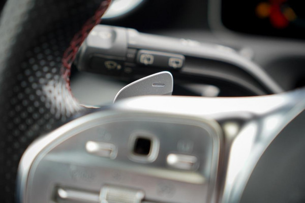 Mercedes-Benz A-Klasse 200 Business Solution AMG / Pano / Stoelverwarming