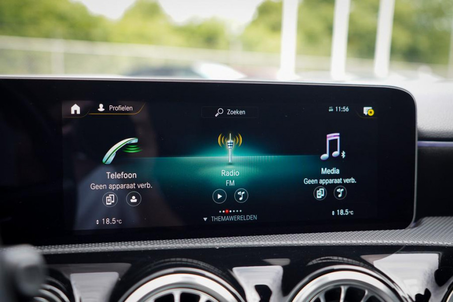 Mercedes-Benz A-Klasse 200 Business Solution AMG / Pano / Stoelverwarming