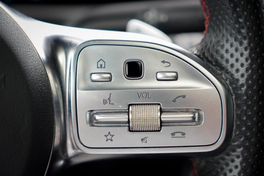 Mercedes-Benz A-Klasse 200 Business Solution AMG / Pano / Stoelverwarming