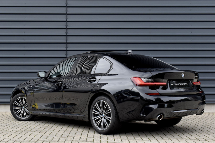 BMW 3 Serie 330e High Executive M Sport | Schuif/Kanteldak | ACC | Laser Light | Memory | Head-Up | Adaptief Onderstel |