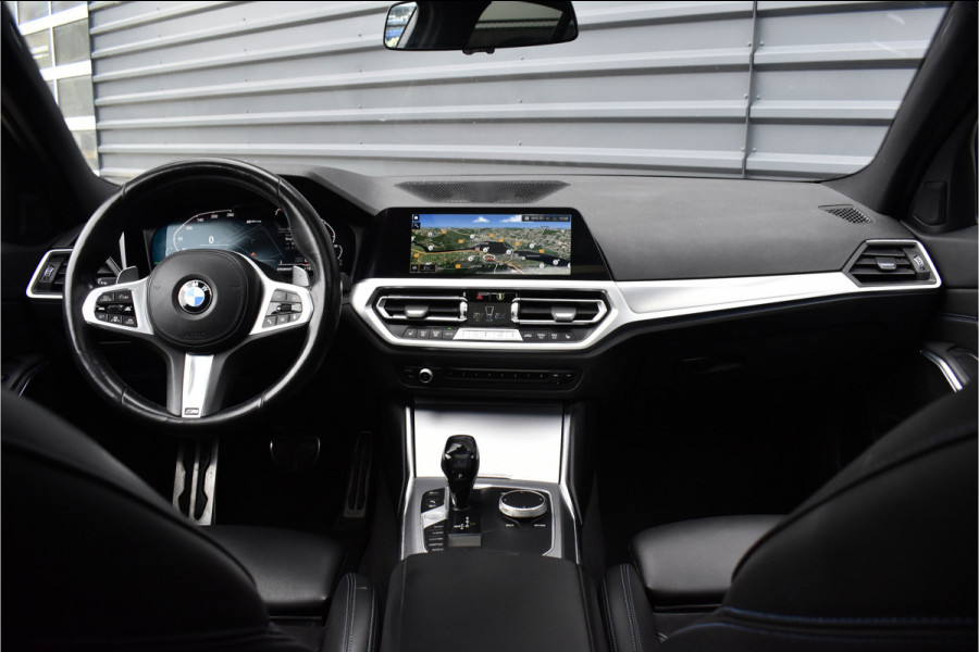 BMW 3 Serie 330e High Executive M Sport | Schuif/Kanteldak | ACC | Laser Light | Memory | Head-Up | Adaptief Onderstel |