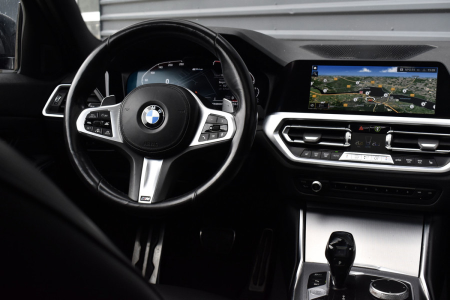 BMW 3 Serie 330e High Executive M Sport | Schuif/Kanteldak | ACC | Laser Light | Memory | Head-Up | Adaptief Onderstel |
