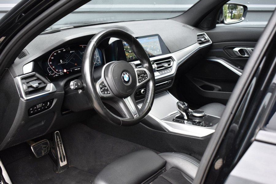 BMW 3 Serie 330e High Executive M Sport | Schuif/Kanteldak | ACC | Laser Light | Memory | Head-Up | Adaptief Onderstel |