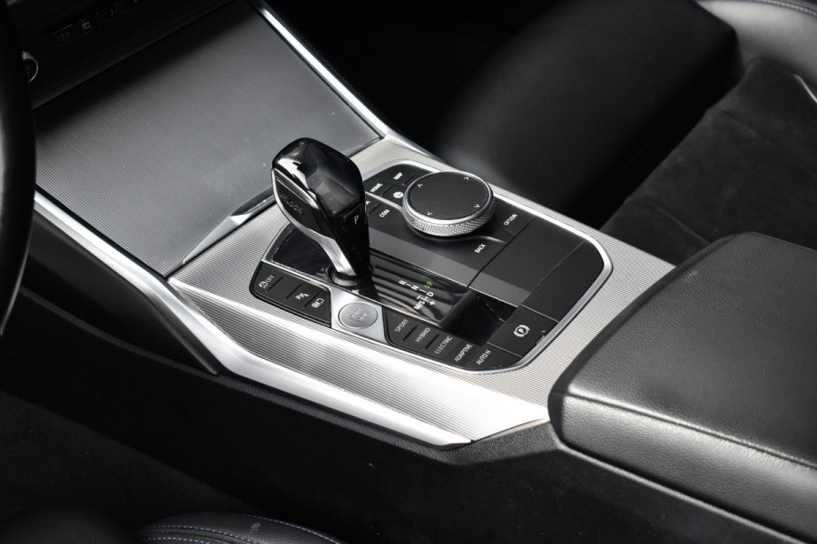 BMW 3 Serie 330e High Executive M Sport | Schuif/Kanteldak | ACC | Laser Light | Memory | Head-Up | Adaptief Onderstel |