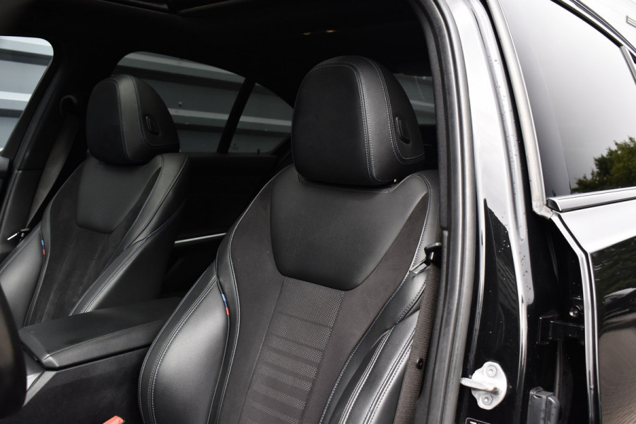 BMW 3 Serie 330e High Executive M Sport | Schuif/Kanteldak | ACC | Laser Light | Memory | Head-Up | Adaptief Onderstel |