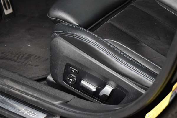 BMW 3 Serie 330e High Executive M Sport | Schuif/Kanteldak | ACC | Laser Light | Memory | Head-Up | Adaptief Onderstel |