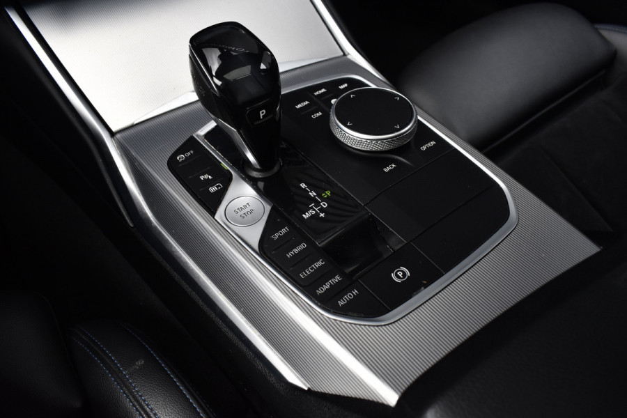 BMW 3 Serie 330e High Executive M Sport | Schuif/Kanteldak | ACC | Laser Light | Memory | Head-Up | Adaptief Onderstel |