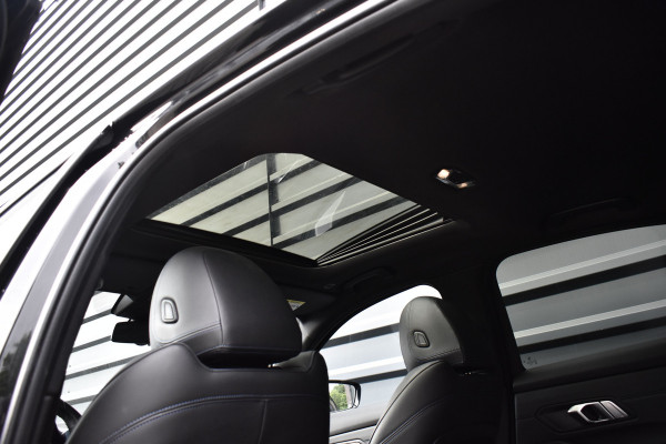 BMW 3 Serie 330e High Executive M Sport | Schuif/Kanteldak | ACC | Laser Light | Memory | Head-Up | Adaptief Onderstel |
