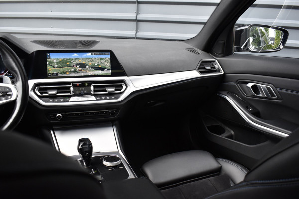BMW 3 Serie 330e High Executive M Sport | Schuif/Kanteldak | ACC | Laser Light | Memory | Head-Up | Adaptief Onderstel |