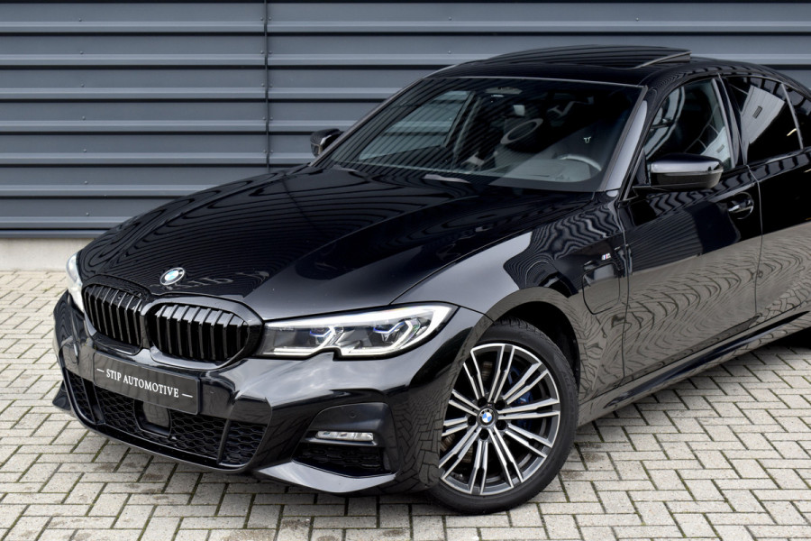 BMW 3 Serie 330e High Executive M Sport | Schuif/Kanteldak | ACC | Laser Light | Memory | Head-Up | Adaptief Onderstel |