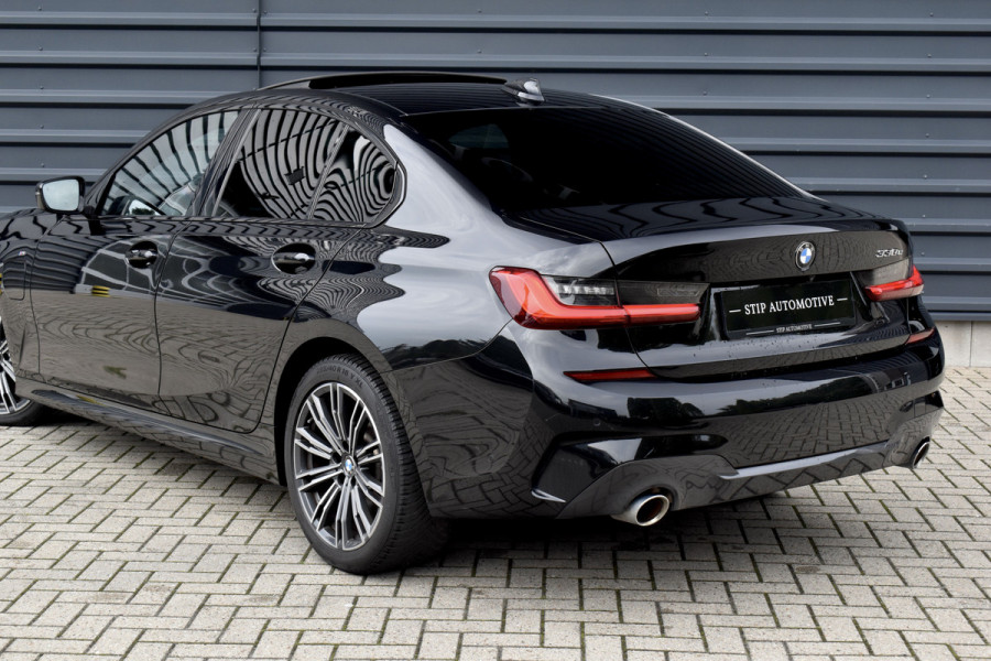 BMW 3 Serie 330e High Executive M Sport | Schuif/Kanteldak | ACC | Laser Light | Memory | Head-Up | Adaptief Onderstel |