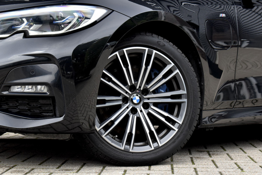 BMW 3 Serie 330e High Executive M Sport | Schuif/Kanteldak | ACC | Laser Light | Memory | Head-Up | Adaptief Onderstel |