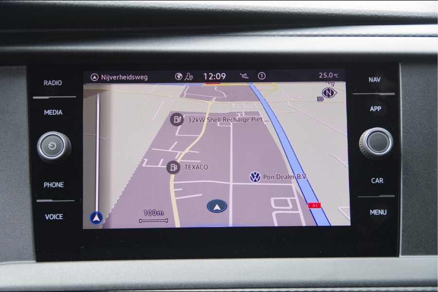 Volkswagen Transporter 2.0 TDI L2 30, 3-ZITS, 150PK AUT. LED, TREKHAAK, CAMERA, APPLE CARPLAY, STOELVERWARMING, STANDKACHEL, AIRCO