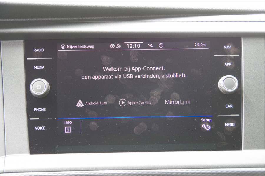 Volkswagen Transporter 2.0 TDI L2 30, 3-ZITS, 150PK AUT. LED, TREKHAAK, CAMERA, APPLE CARPLAY, STOELVERWARMING, STANDKACHEL, AIRCO