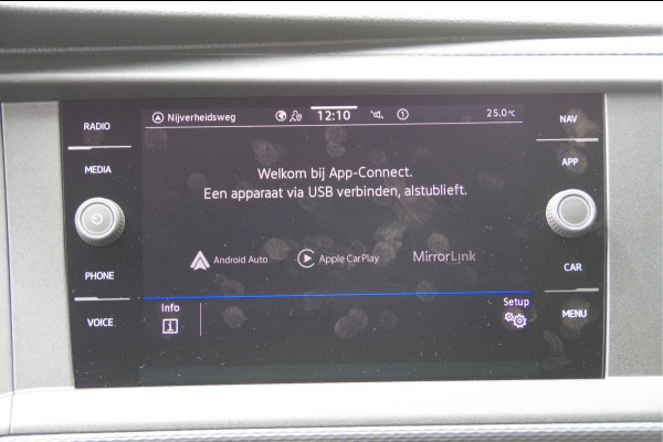 Volkswagen Transporter 2.0 TDI L2 30, 3-ZITS, 150PK AUT. LED, TREKHAAK, CAMERA, APPLE CARPLAY, STOELVERWARMING, STANDKACHEL, AIRCO