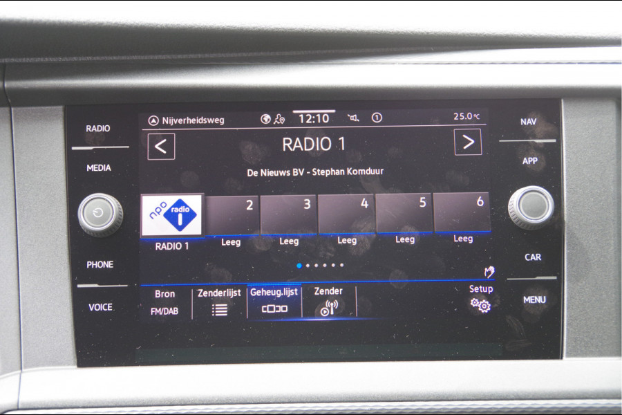 Volkswagen Transporter 2.0 TDI L2 30, 3-ZITS, 150PK AUT. LED, TREKHAAK, CAMERA, APPLE CARPLAY, STOELVERWARMING, STANDKACHEL, AIRCO