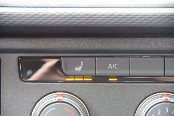 Volkswagen Transporter 2.0 TDI L2 30, 3-ZITS, 150PK AUT. LED, TREKHAAK, CAMERA, APPLE CARPLAY, STOELVERWARMING, STANDKACHEL, AIRCO