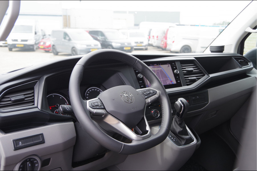 Volkswagen Transporter 2.0 TDI L2 30, 3-ZITS, 150PK AUT. LED, TREKHAAK, CAMERA, APPLE CARPLAY, STOELVERWARMING, STANDKACHEL, AIRCO