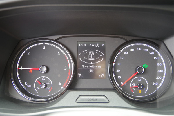 Volkswagen Transporter 2.0 TDI L2 30, 3-ZITS, 150PK AUT. LED, TREKHAAK, CAMERA, APPLE CARPLAY, STOELVERWARMING, STANDKACHEL, AIRCO