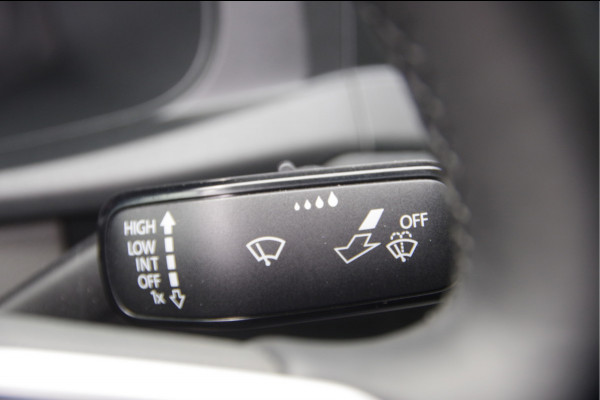 Volkswagen Transporter 2.0 TDI L2 30, 3-ZITS, 150PK AUT. LED, TREKHAAK, CAMERA, APPLE CARPLAY, STOELVERWARMING, STANDKACHEL, AIRCO
