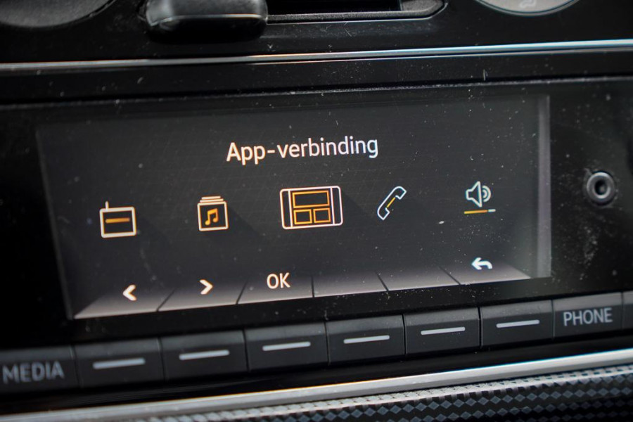 Volkswagen up! 1.0 BMT move up! / Winterpack / 5Drs / Stoelverwarming / AppConnect