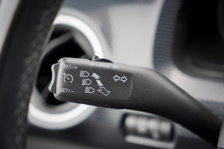 Volkswagen up! 1.0 BMT move up! / Winterpack / 5Drs / Stoelverwarming / AppConnect
