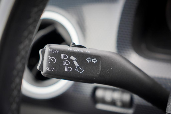 Volkswagen up! 1.0 BMT move up! / Winterpack / 5Drs / Stoelverwarming / AppConnect