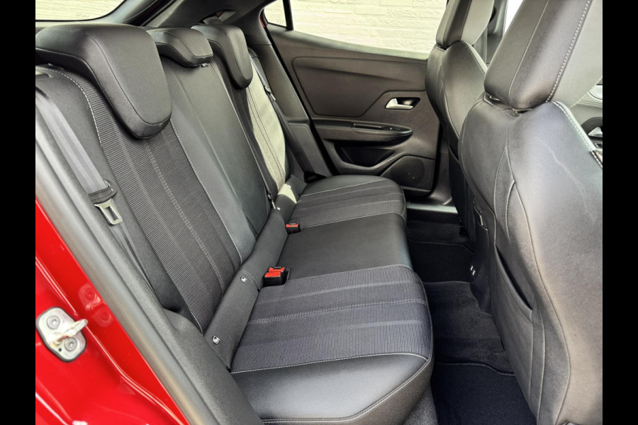 Opel Mokka 1.2 Turbo Business Elegance Adaptive cruise Climate control Stoel- en stuurverwarming Apple / Android parkeersensoren