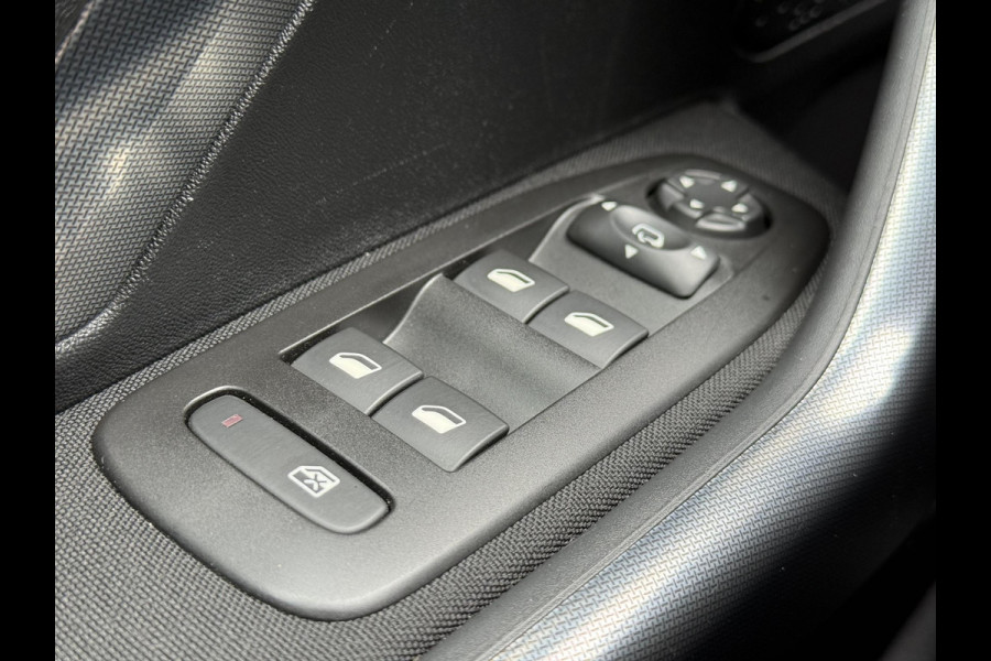 Peugeot 2008 1.2 PureTech Allure 2e Eigenaar,Navi,Aaple Carplay,Clima,Cruise,Trekhaak,APK tot 04-2026