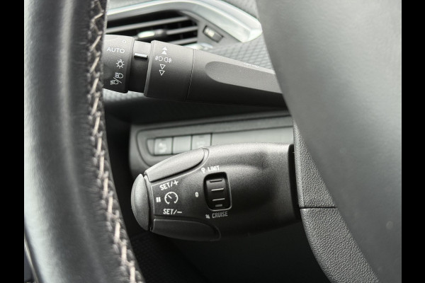 Peugeot 2008 1.2 PureTech Allure 2e Eigenaar,Navi,Aaple Carplay,Clima,Cruise,Trekhaak,APK tot 04-2026