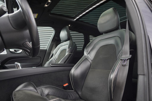 Volvo XC60 2.0 T8 Twin Engine AWD R-Design / Pano / Trekhaak / BowersWilkins / 21'' / Intellisafe