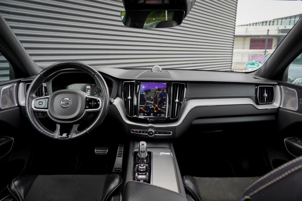 Volvo XC60 2.0 T8 Twin Engine AWD R-Design / Pano / Trekhaak / BowersWilkins / 21'' / Intellisafe