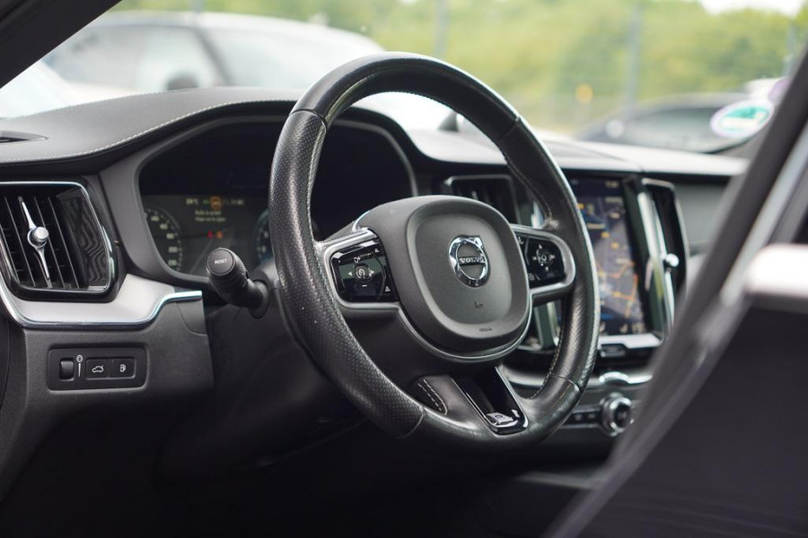 Volvo XC60 2.0 T8 Twin Engine AWD R-Design / Pano / Trekhaak / BowersWilkins / 21'' / Intellisafe