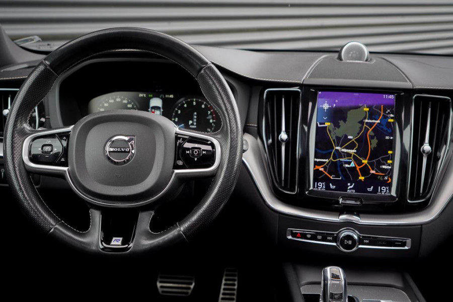 Volvo XC60 2.0 T8 Twin Engine AWD R-Design / Pano / Trekhaak / BowersWilkins / 21'' / Intellisafe
