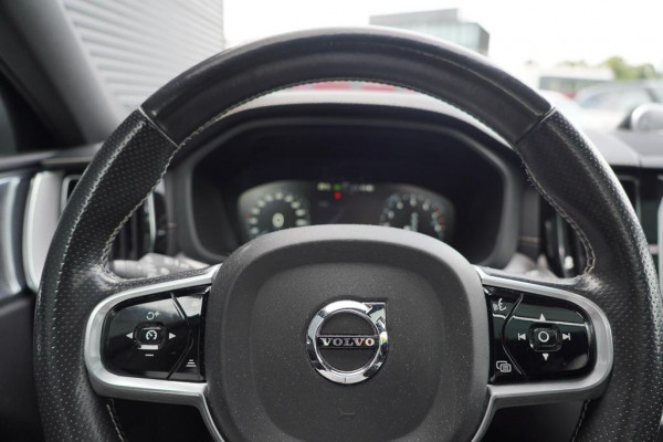 Volvo XC60 2.0 T8 Twin Engine AWD R-Design / Pano / Trekhaak / BowersWilkins / 21'' / Intellisafe