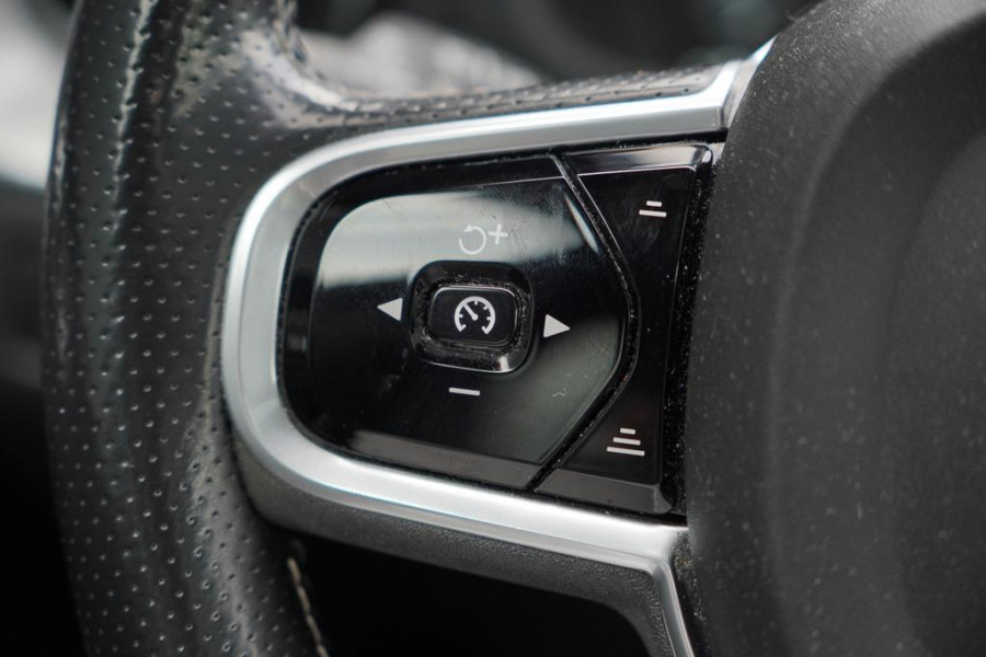 Volvo XC60 2.0 T8 Twin Engine AWD R-Design / Pano / Trekhaak / BowersWilkins / 21'' / Intellisafe