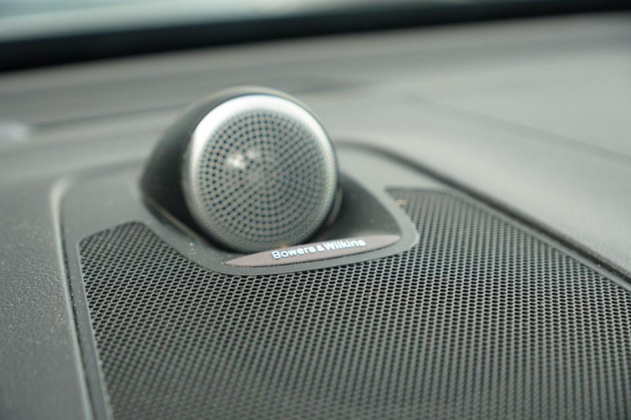 Volvo XC60 2.0 T8 Twin Engine AWD R-Design / Pano / Trekhaak / BowersWilkins / 21'' / Intellisafe