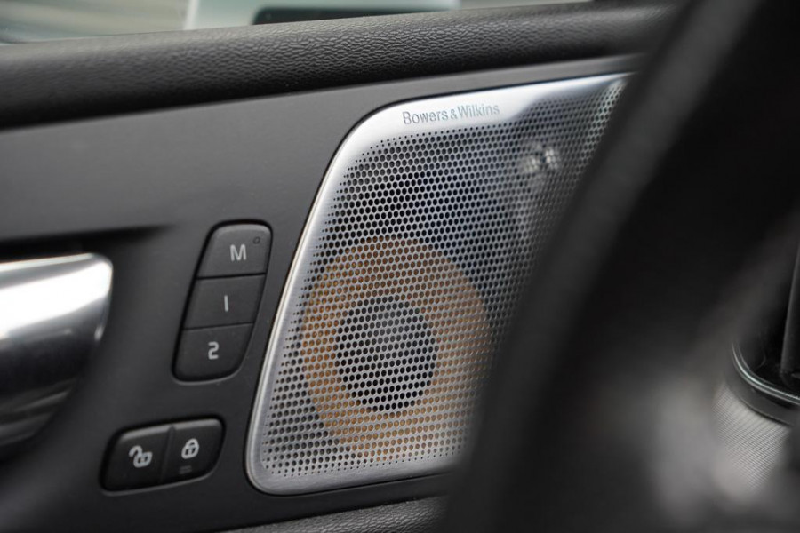 Volvo XC60 2.0 T8 Twin Engine AWD R-Design / Pano / Trekhaak / BowersWilkins / 21'' / Intellisafe