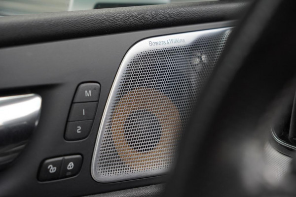 Volvo XC60 2.0 T8 Twin Engine AWD R-Design / Pano / Trekhaak / BowersWilkins / 21'' / Intellisafe
