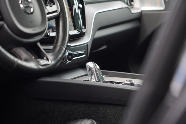 Volvo XC60 2.0 T8 Twin Engine AWD R-Design / Pano / Trekhaak / BowersWilkins / 21'' / Intellisafe
