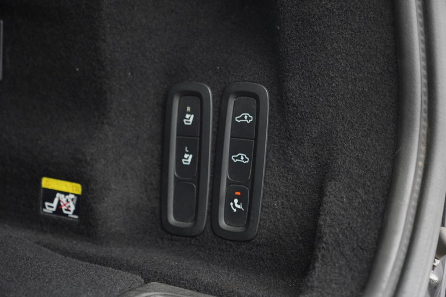 Volvo XC60 2.0 T8 Twin Engine AWD R-Design / Pano / Trekhaak / BowersWilkins / 21'' / Intellisafe