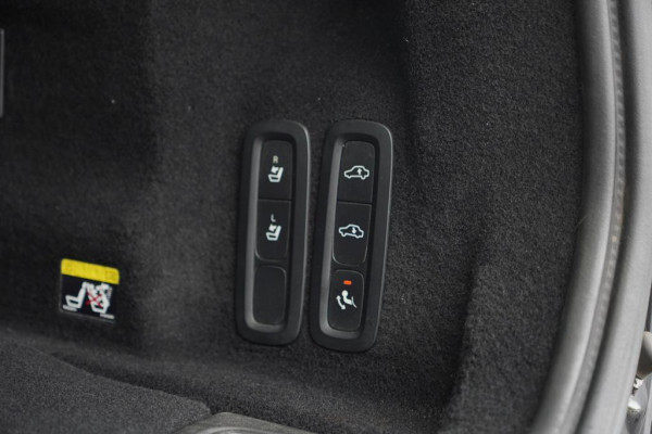 Volvo XC60 2.0 T8 Twin Engine AWD R-Design / Pano / Trekhaak / BowersWilkins / 21'' / Intellisafe
