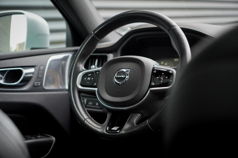 Volvo XC60 2.0 T8 Twin Engine AWD R-Design / Pano / Trekhaak / BowersWilkins / 21'' / Intellisafe