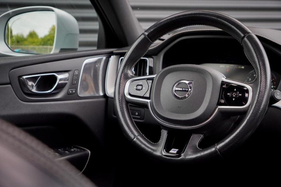 Volvo XC60 2.0 T8 Twin Engine AWD R-Design / Pano / Trekhaak / BowersWilkins / 21'' / Intellisafe