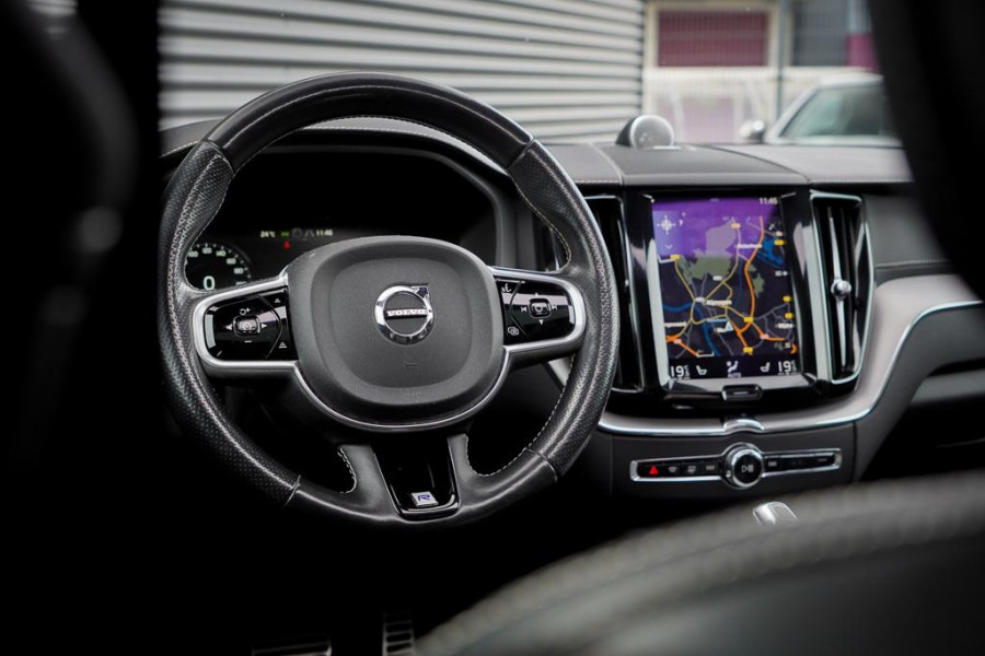 Volvo XC60 2.0 T8 Twin Engine AWD R-Design / Pano / Trekhaak / BowersWilkins / 21'' / Intellisafe