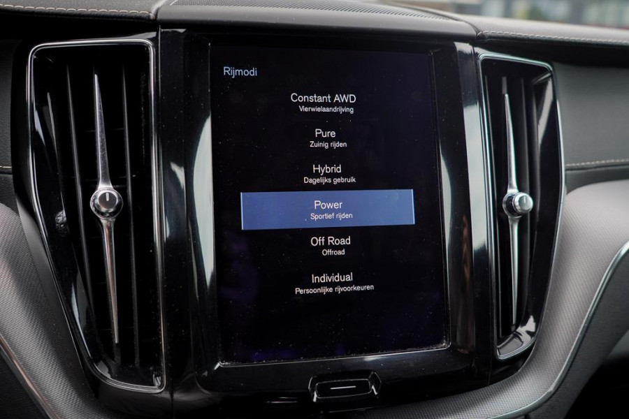 Volvo XC60 2.0 T8 Twin Engine AWD R-Design / Pano / Trekhaak / BowersWilkins / 21'' / Intellisafe