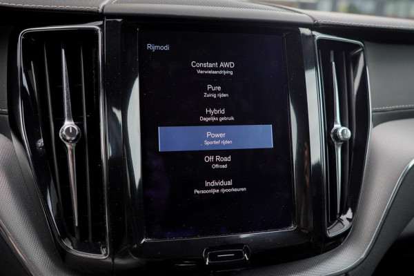 Volvo XC60 2.0 T8 Twin Engine AWD R-Design / Pano / Trekhaak / BowersWilkins / 21'' / Intellisafe