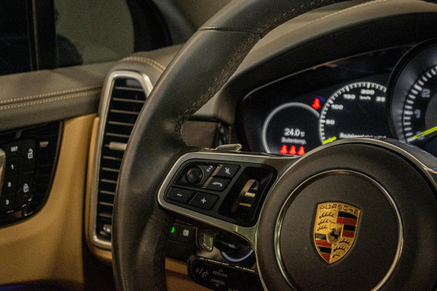 Porsche Cayenne Coupé 3.0 E-Hybrid Platinum Edition *Sport-Design / Porsche-Approved / BOSE / Panorama / Stoelventilatie / Soft-Close / 18-Wegs / PASM*