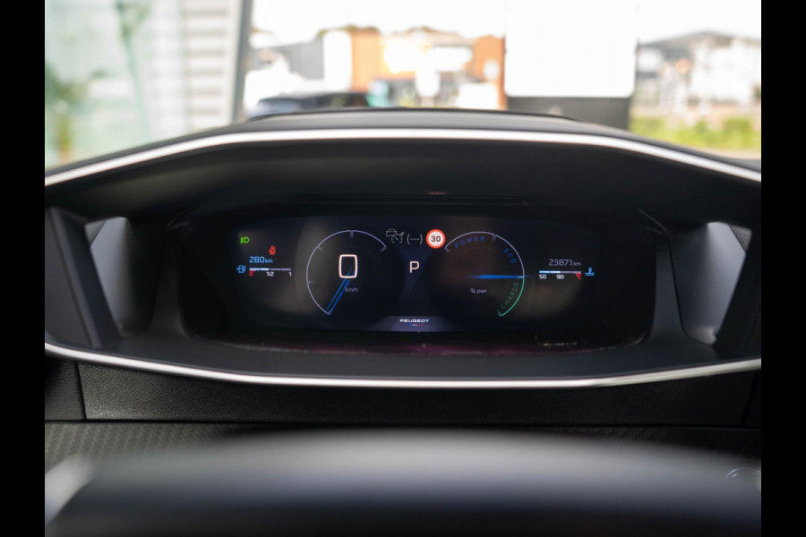 Peugeot 2008 1.2 Hybrid 136 GT / Pano / CarPlay / Adaptive cruise / Keyless / 360