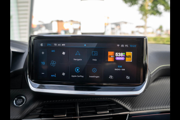 Peugeot 2008 1.2 Hybrid 136 GT / Pano / CarPlay / Adaptive cruise / Keyless / 360